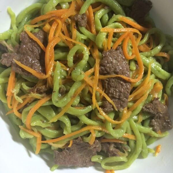 美味的龙利鱼菠菜面