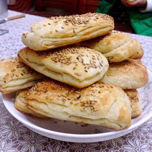 美味的发面椒盐葱香千层饼