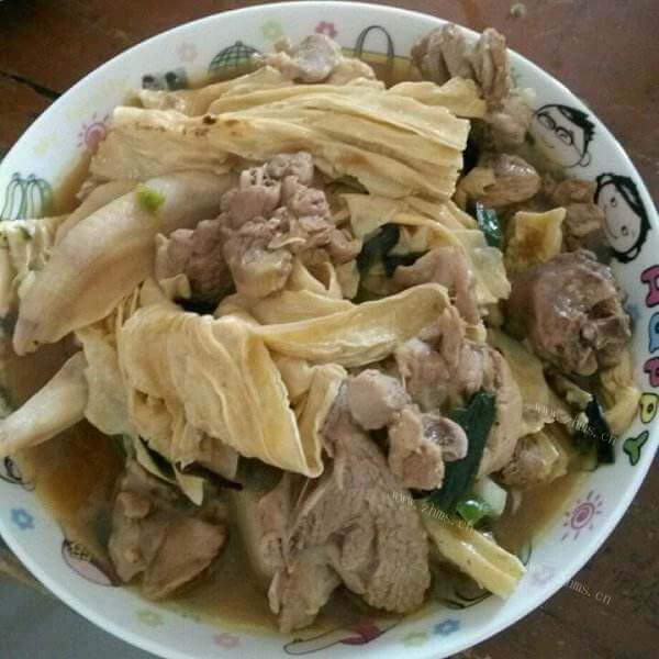 美味的鸭肉炒腐竹