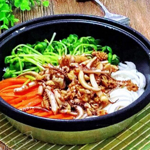 砂锅豆苗鱿鱼煲仔饭