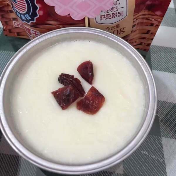 甜美的夏日甜点双皮奶