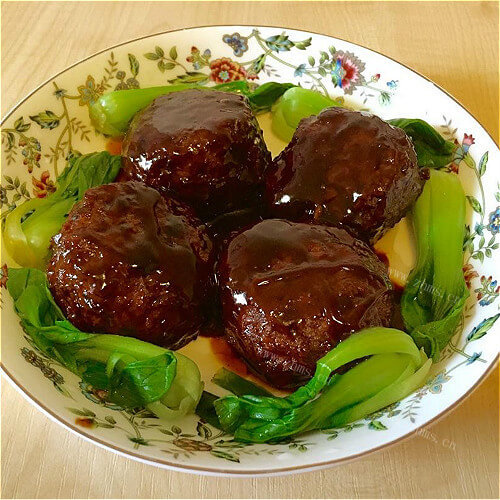 美味的小白菜烧丸子