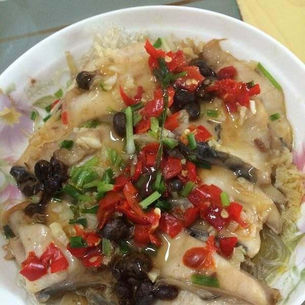 美味的粉丝蒸鱼片
