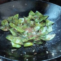 香鲜至极的扁豆炒肉片的做法图解七