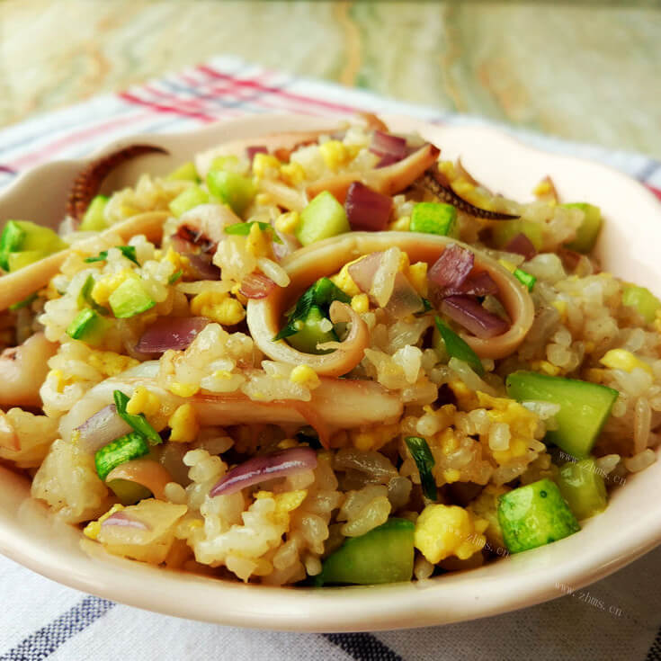 美味的鱿鱼蛋炒饭