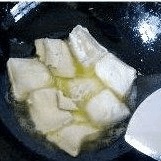 家常菜笋尖臭豆腐炒蛋做法图解3)