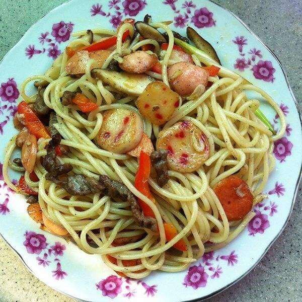 美味的什锦火腿肠意面