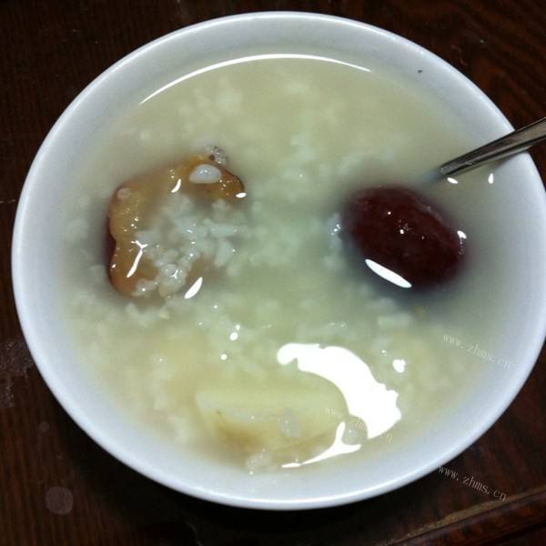 美味的核桃红枣大米粥