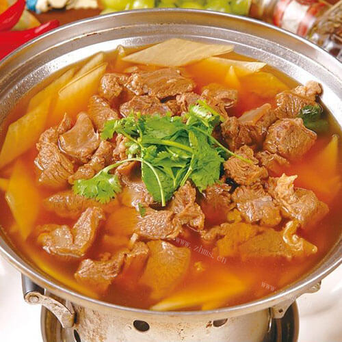 可口的牛肉炖青萝卜