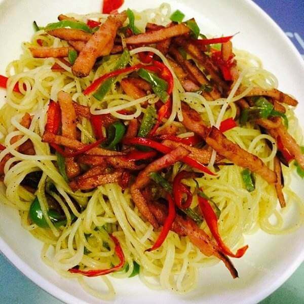 好吃的什锦火腿肠意面