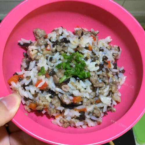 美味萝卜干香菇炒饭