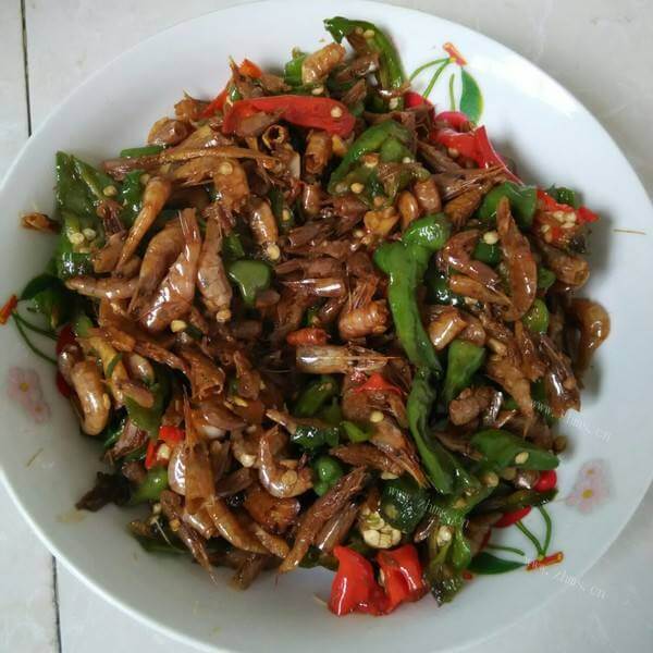 美味的葱姜啤酒炒毛虾
