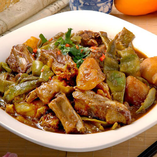 家常尾骨炖芸豆土豆 
