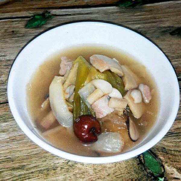 美味的红参根筒骨汤