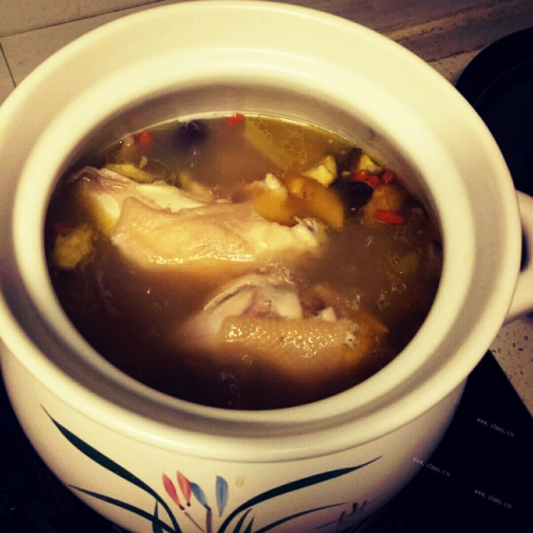 美味的山药炖鸡汤