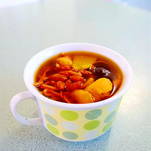 滋补杞子虫草花鸡肉汤