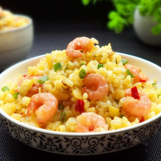 美味的菠虾仁萝炒饭