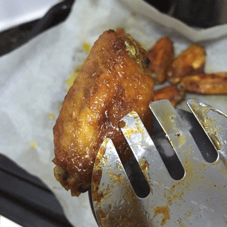 美味的奥尔良烤翅中做法图解6)