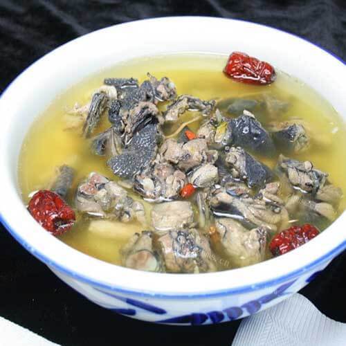 美味的肉苁蓉红枣乌鸡汤 