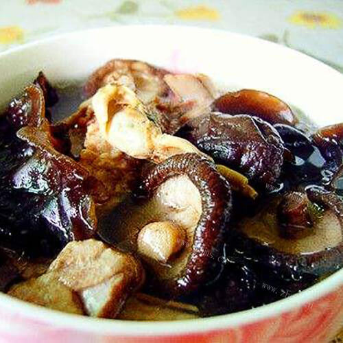 美味的木耳冬笋炖鸡