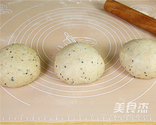 助消化全麦黑芝麻紫薯面包做法图解9)