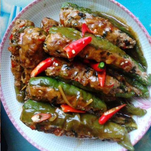 香辣的辣椒裹肉