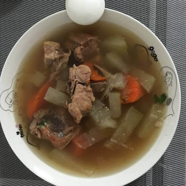 美味可口的胡萝卜冬瓜猪骨汤