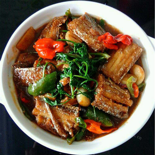 美味的红烧带鱼炖土豆