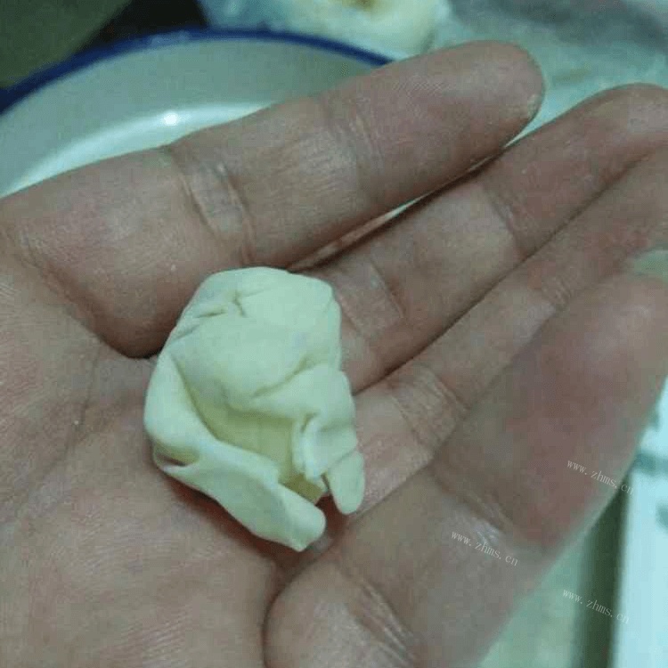 美味的鲜肉小馄饨做法图解4)