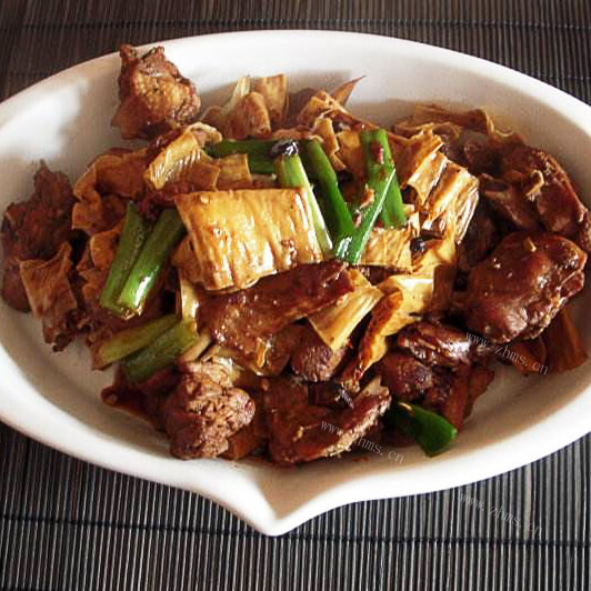 美味的鸭肉炒腐竹