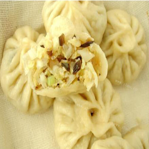 美味的西葫芦鸡蛋火腿包子