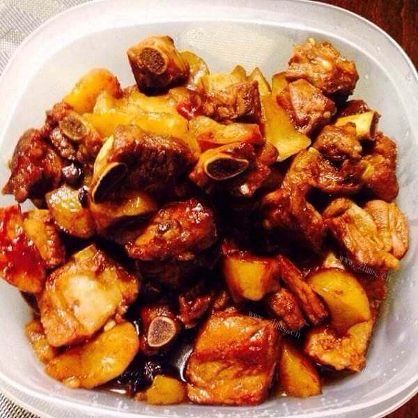 美味的排骨炖土豆干