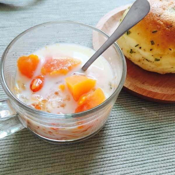 香甜的牛奶煨木瓜