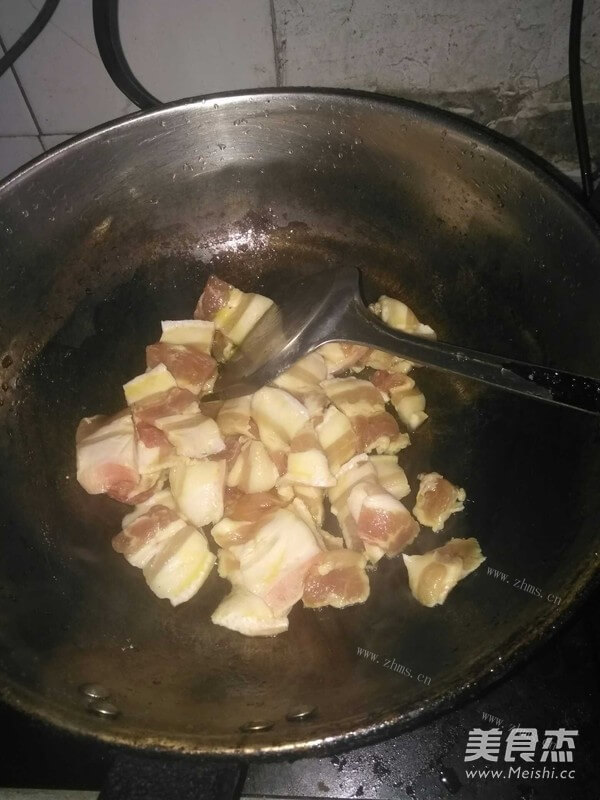 好吃的五花肉炒鸡蛋做法图解3)