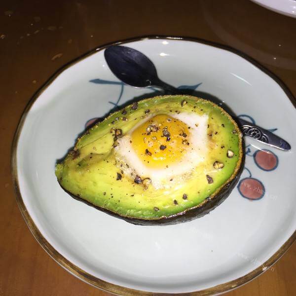 早品牛油果燕麦蛋羹