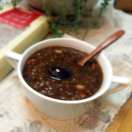 美味的砂锅红糖三米粥