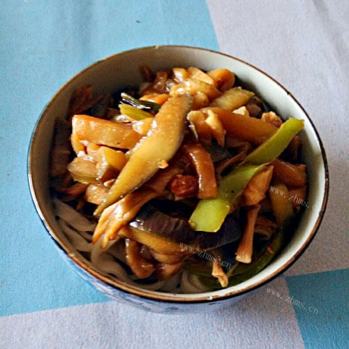 美味茄子尖椒干拌面