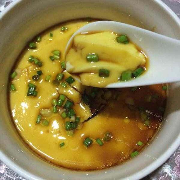 美味诱人的蛤蜊汤蒸鸡蛋羹