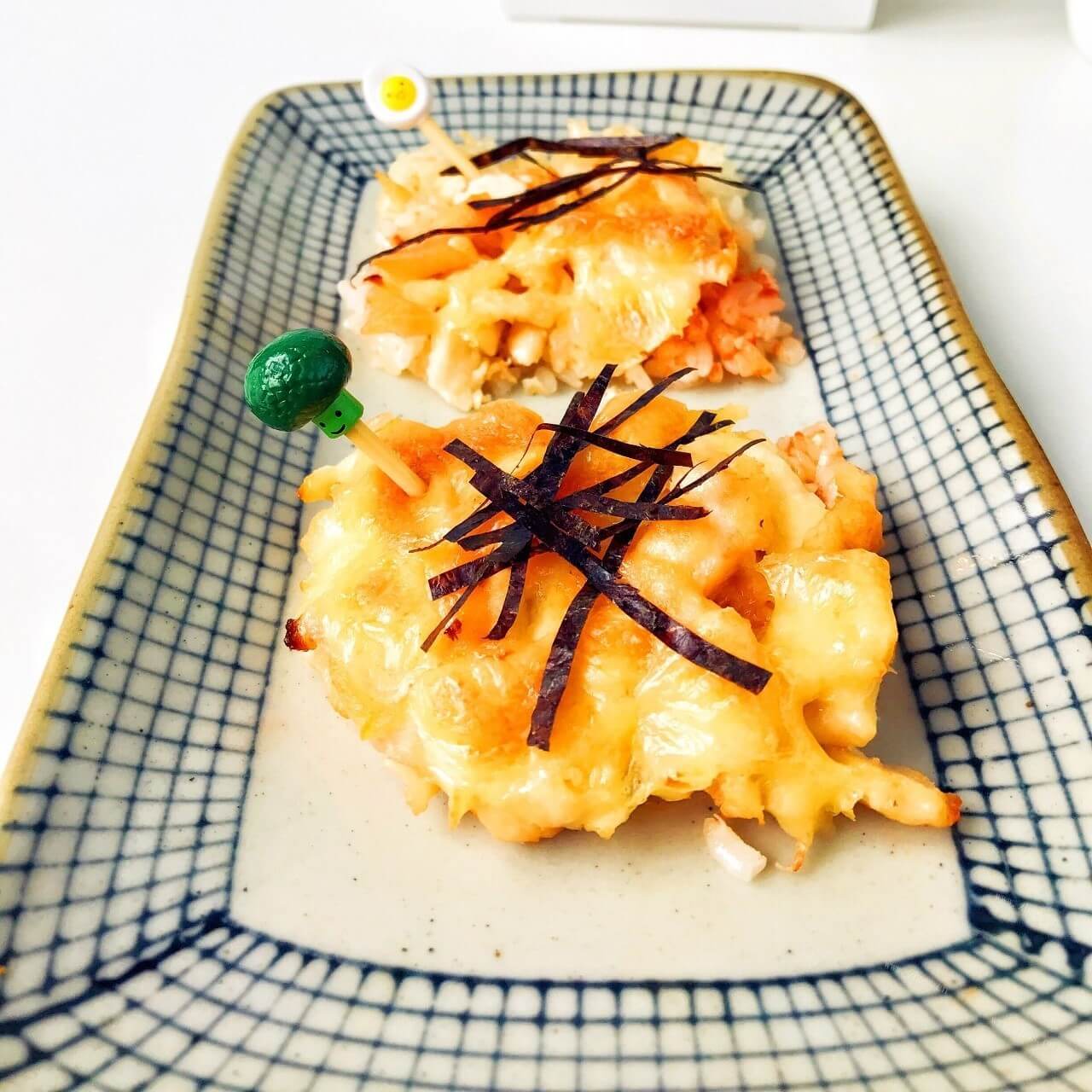 美味的原香烧烤鸡肉披萨