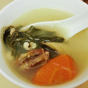 美味的红萝卜煲腊骨