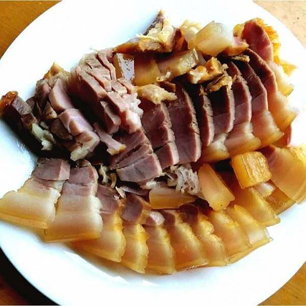美味的排骨花生咸肉棕
