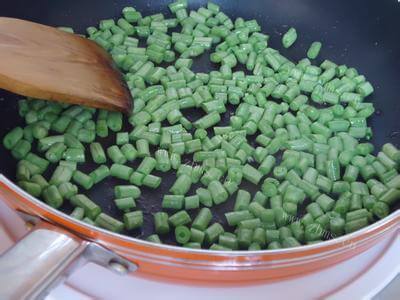 美味的南瓜面的豆角肉丁包做法图解4)