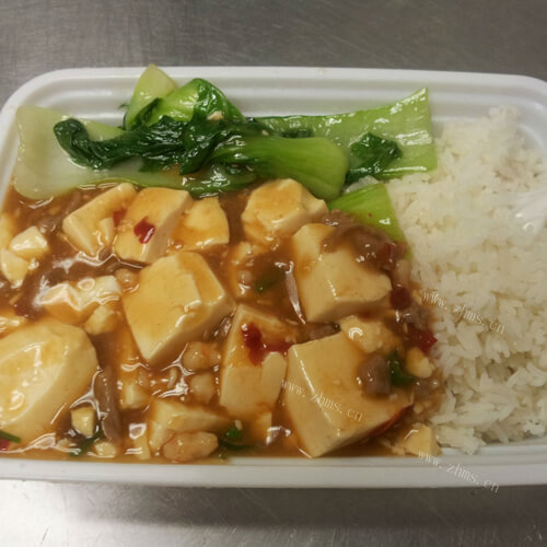 鲜美的芹菜豆腐拌饭