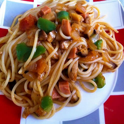 美味的香菇肉酱意面