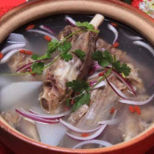 美味的炖羊骨