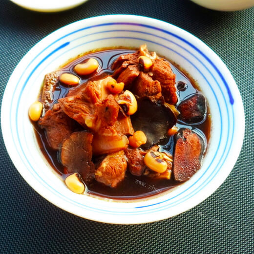 营养的土茯苓排骨汤