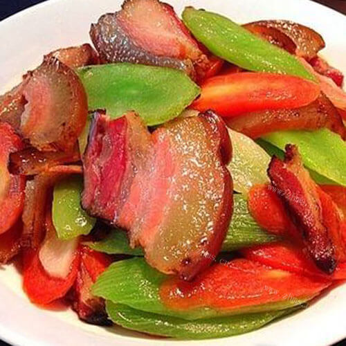美味剁椒腊肉炒熏干