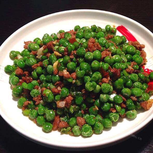 美味的红椒青豆肉末