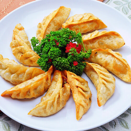 美味的菌菇瘦肉煎饺