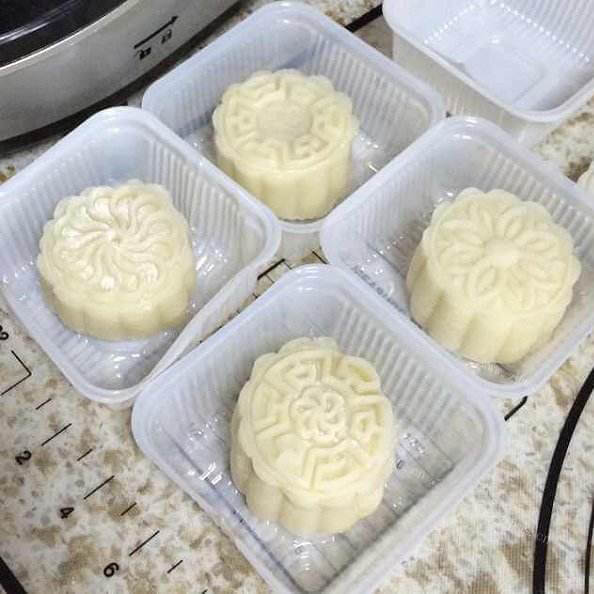 可口的榴莲冰皮月饼